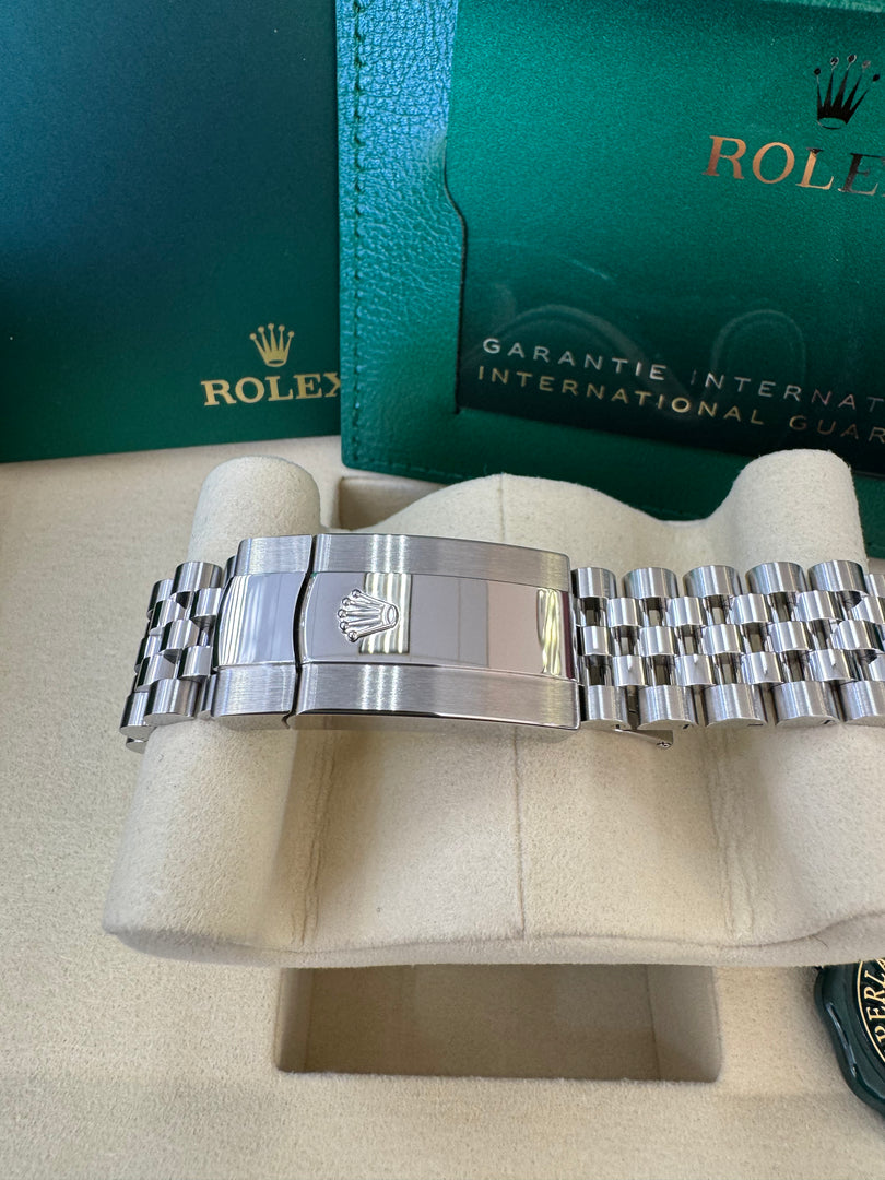 Rolex Datejust 41mm 126334 2025 Blue Roman Dial Jubilee