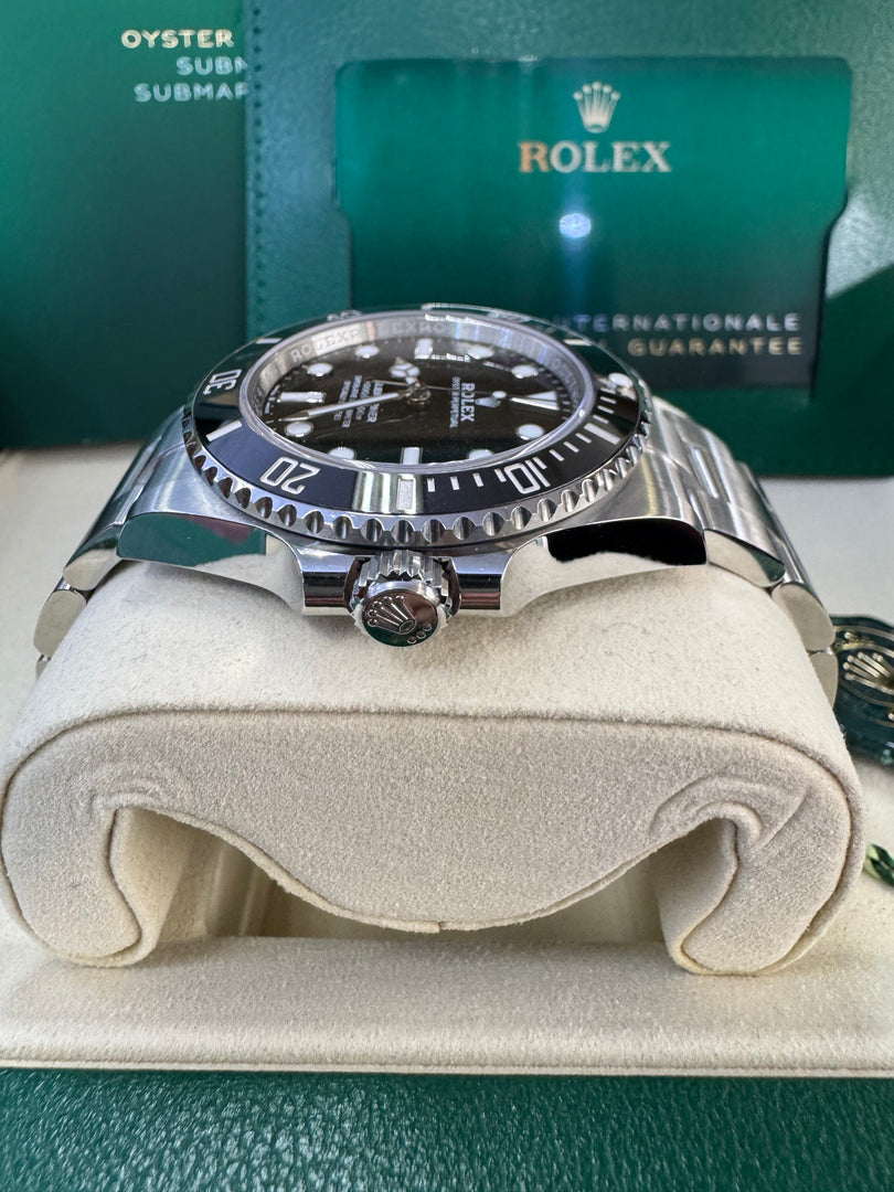 Rolex Submariner (No Date) 124060 2025