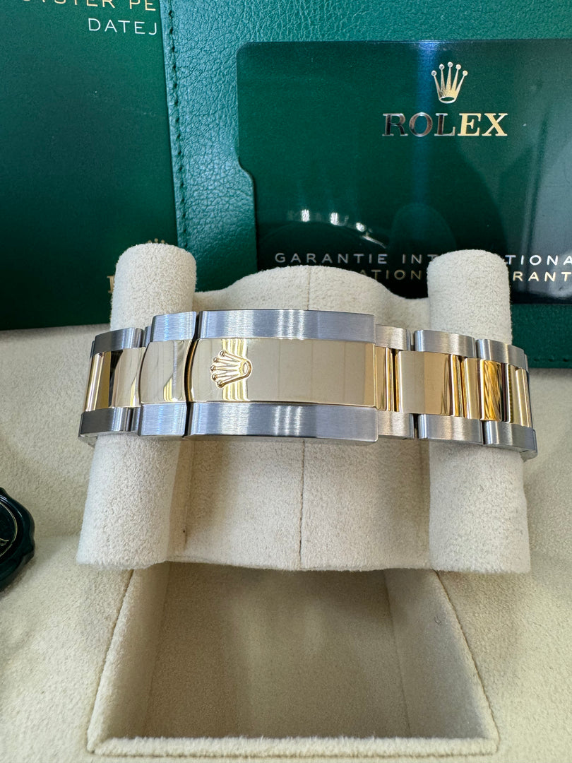 Rolex Datejust 36mm 126233 2024 Champagne Motif Dial