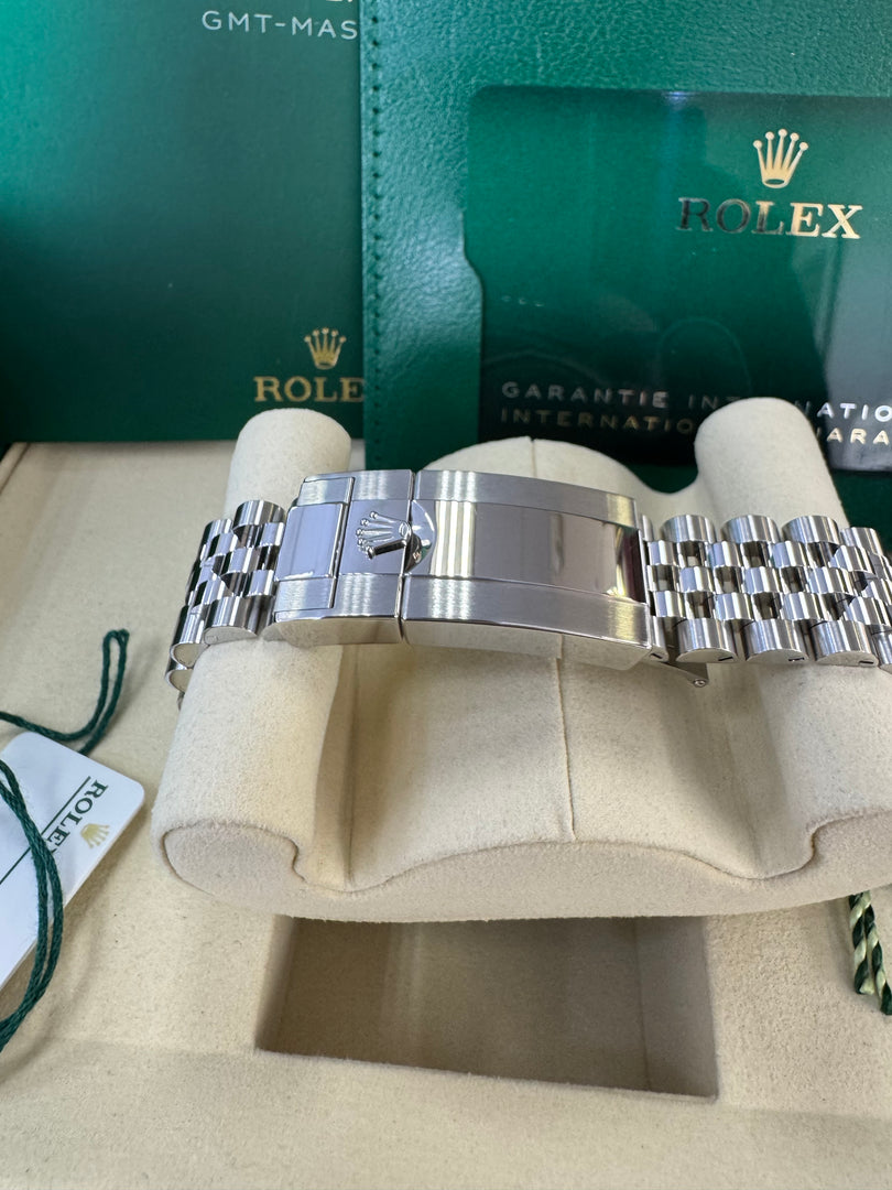 Rolex GMT-Master II "BatGirl" 2026 126710BLNR Jubilee