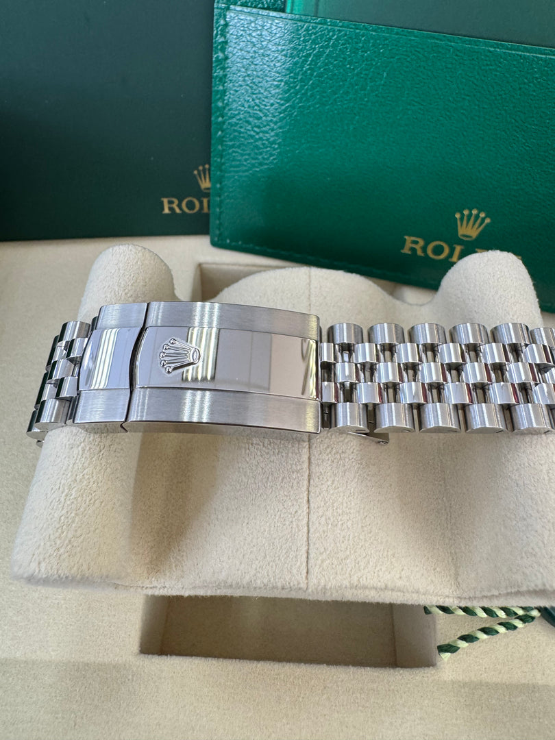 Rolex Datejust 41mm 126334 2025 Black Index Dial Jubilee