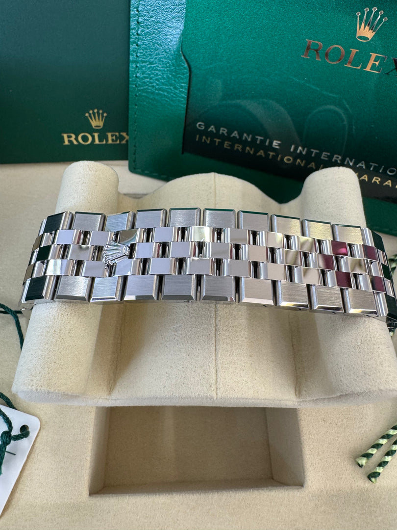 Rolex Land-Dweller 40mm 127334 2026 Silver Honeycomb Dial