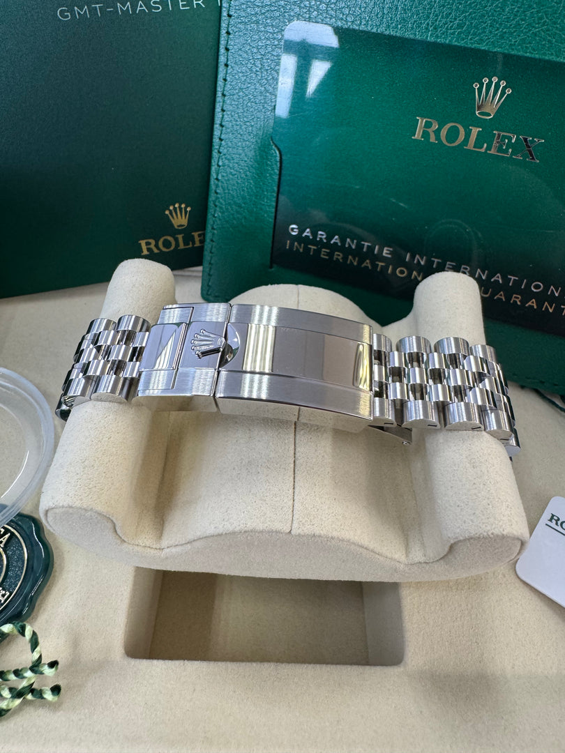 Rolex GMT-Master II "BatGirl" 2026 126710BLNR Jubilee
