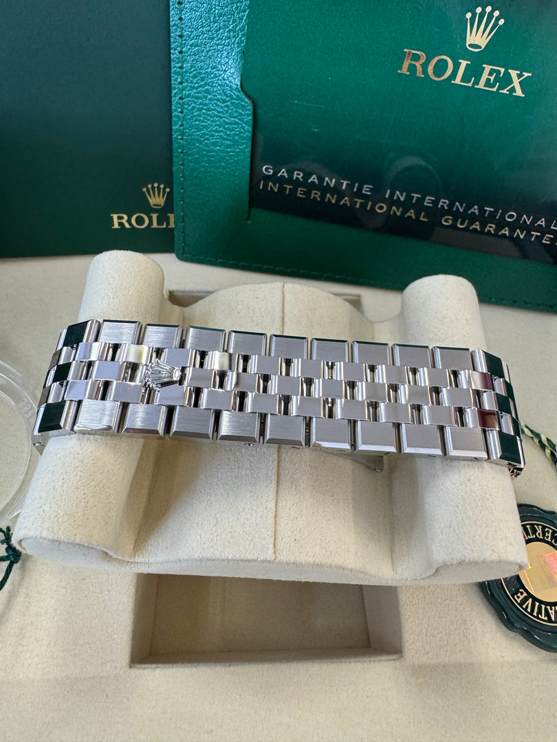 Rolex Land-Dweller 40mm 127334 2026 Silver Honeycomb Dial