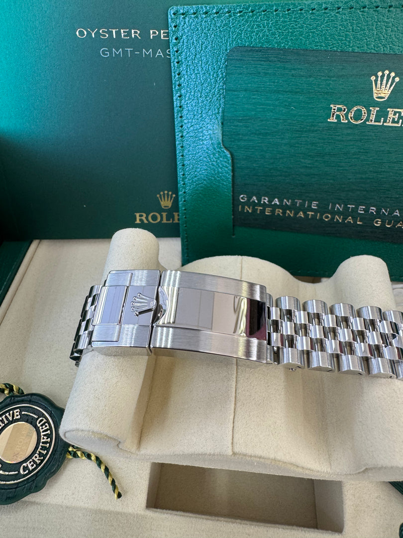 Rolex GMT-Master II "BatGirl" 2026 126710BLNR Jubilee WoodCard