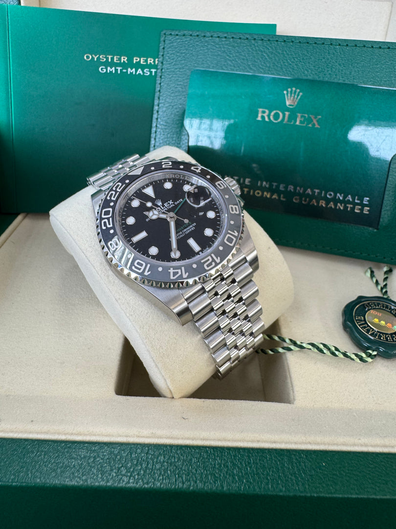 Rolex GMT-Master II "Bruce Wayne" 2025 126710GRNR Jubilee Stickers